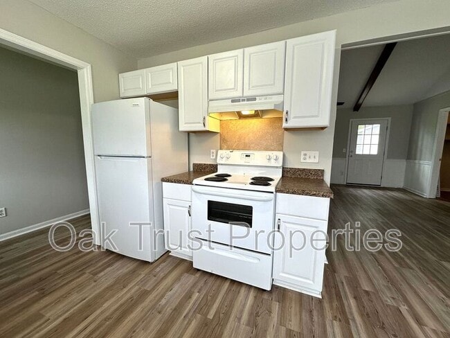 Building Photo - 108 Columbia Dr