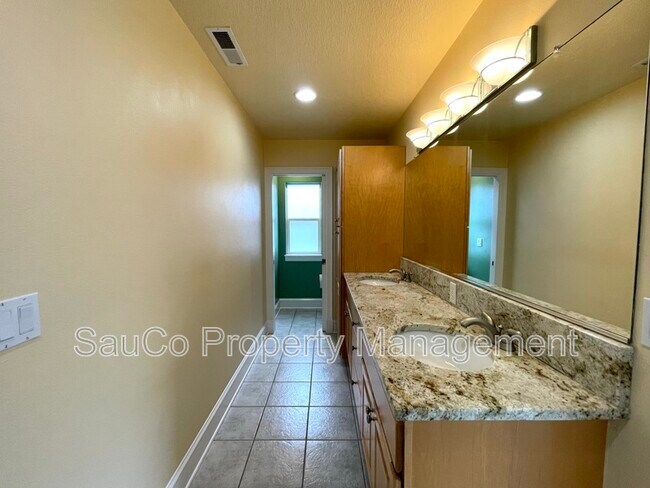 Building Photo - 12766 NW Bayonne Ln