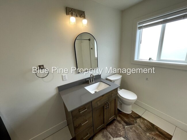 Building Photo - 1565 1/2 South Higbee Avenue