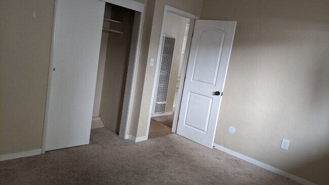 Building Photo - 673 Santa Rosa St