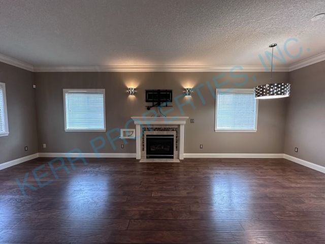 Building Photo - FREE RENT! Charming 3-Bedroom Retreat with Stunning Views on Shore View Dr!