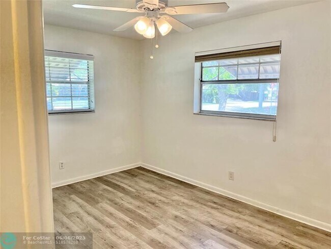Building Photo - 2167 NE 56th Ct