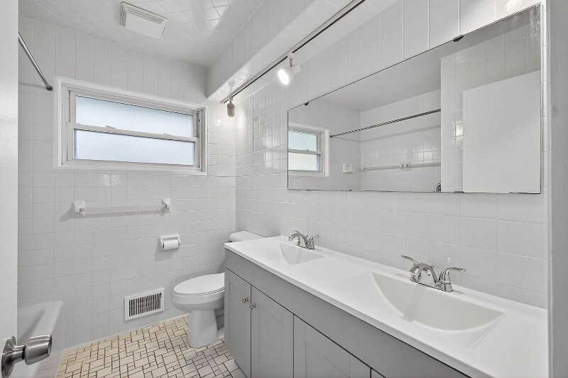 Building Photo - 3953 Arthur St NE