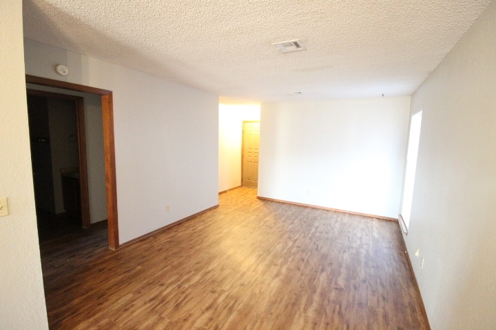 Building Photo - 718 Swan Lake Rd