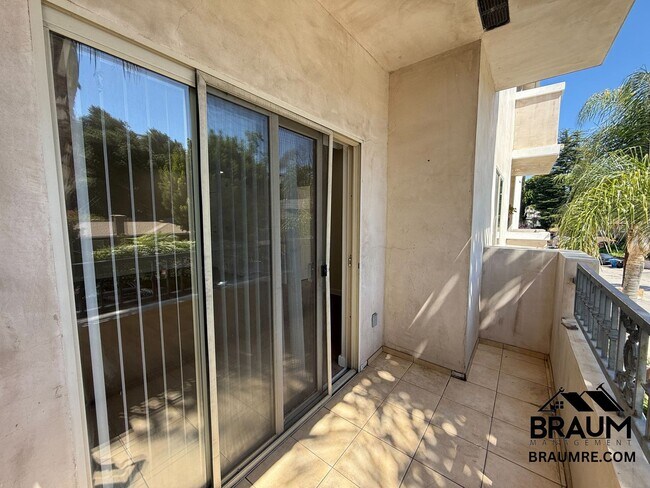 Building Photo - 10849 Fruitland Dr