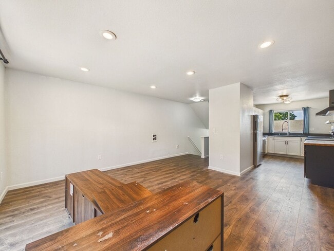 Building Photo - Updated 2 Bed / 1.5 Bath Townhome – In-Unit Washer & Dryer + Garage Parking – $2,800/month