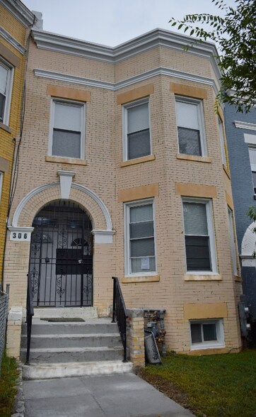 Building Photo - 306 V St NE