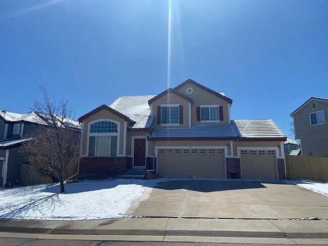 Building Photo - Stunning 5 bed, 3.5 bath Superior Home! Available Early June!