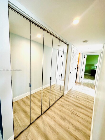 Building Photo - 1501 S Ocean Dr