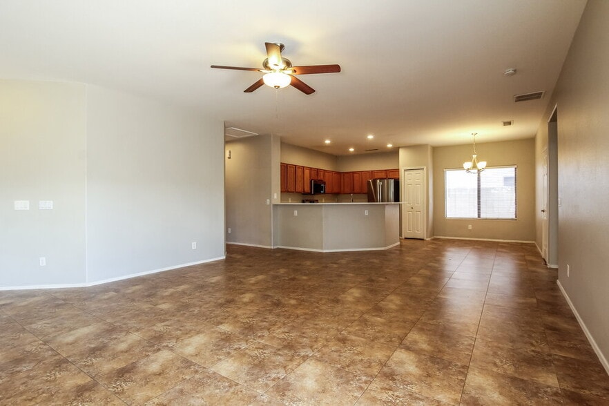 Building Photo - 505 W Del Rio Ln