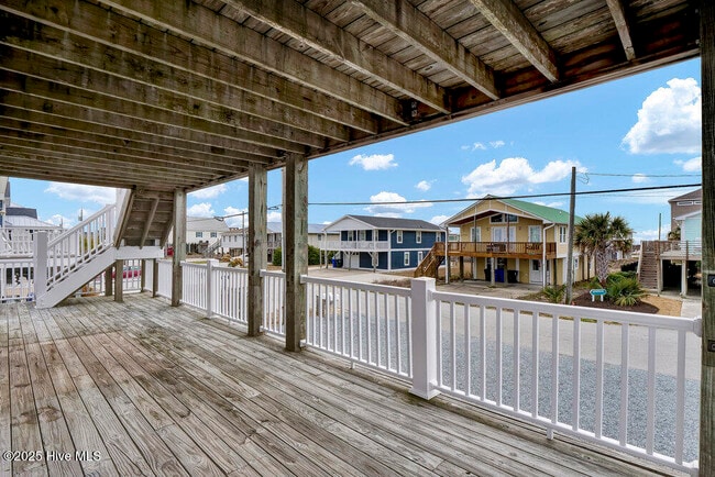 Building Photo - 1207 N Topsail Dr