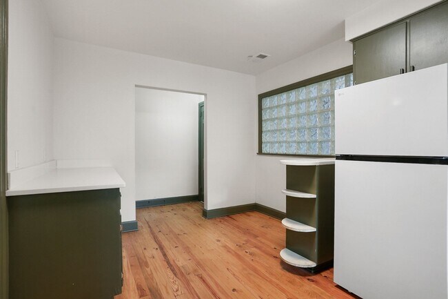 Building Photo - Renovated 3BR / 2BA Home for Rent on Gordonston Ave