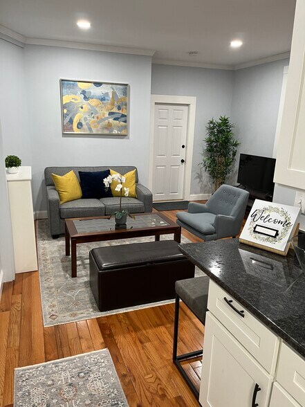 Building Photo - 32 Reedsdale St