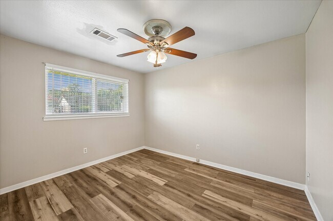 Building Photo - 8403 Meadowshire St