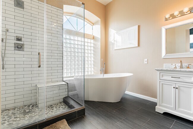So much light - 8600 Mirada del Sol Dr