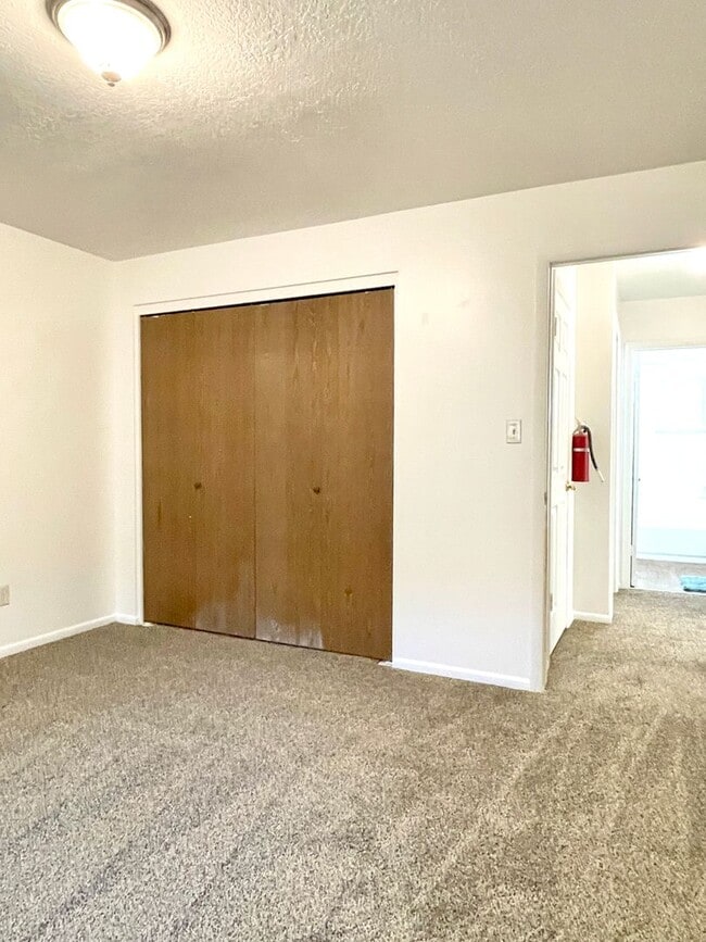 Building Photo - 54 W 250 N