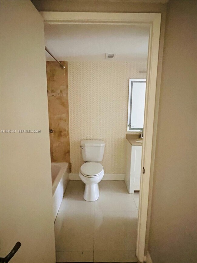 Building Photo - 1470 NE 123rd St