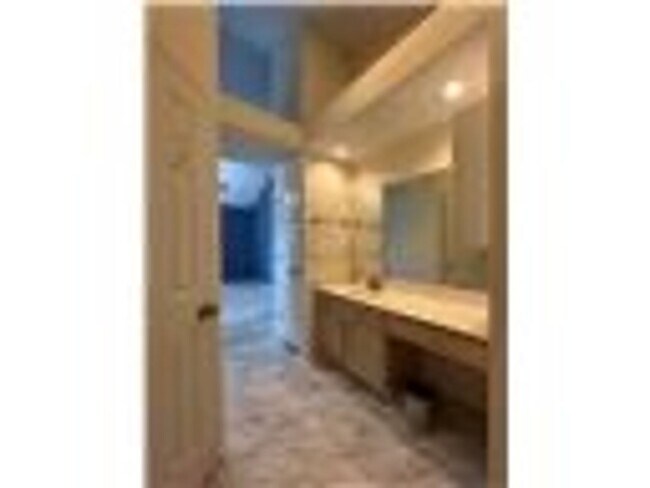 Building Photo - Beautiful Single-Family 3BR Cozy Home