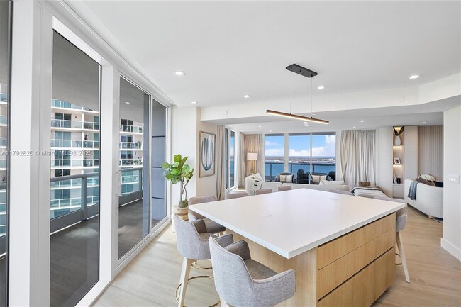 Building Photo - 2127 Brickell Ave