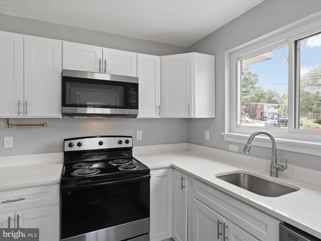 Building Photo - 5026 Roseld Ct