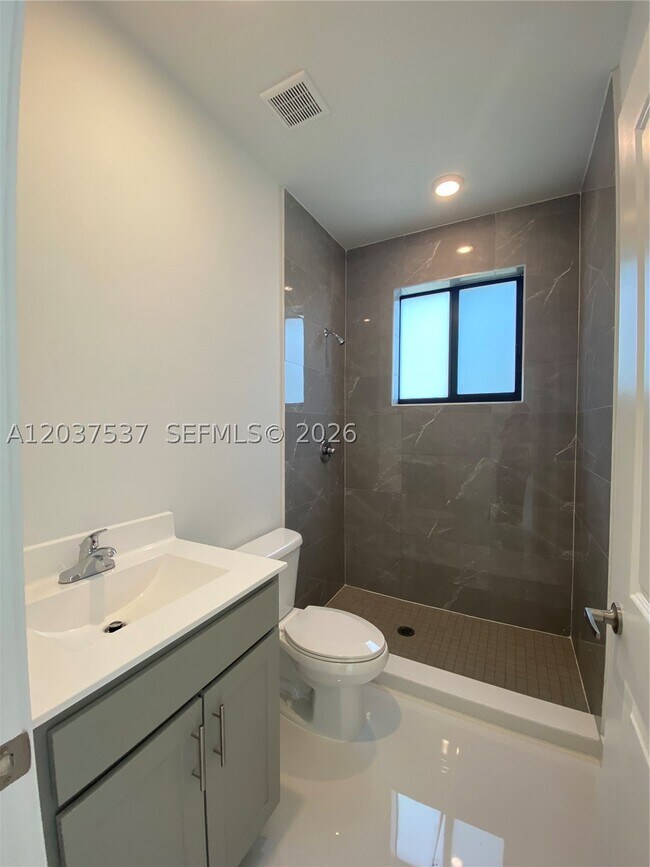 Building Photo - 2402 SW 145th Pl