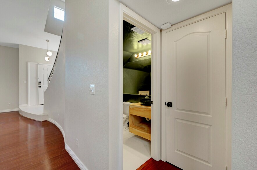 Building Photo - 2136 Birch Gray Dr