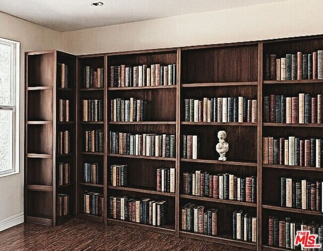 Building Photo - 11040 Renaissance Dr