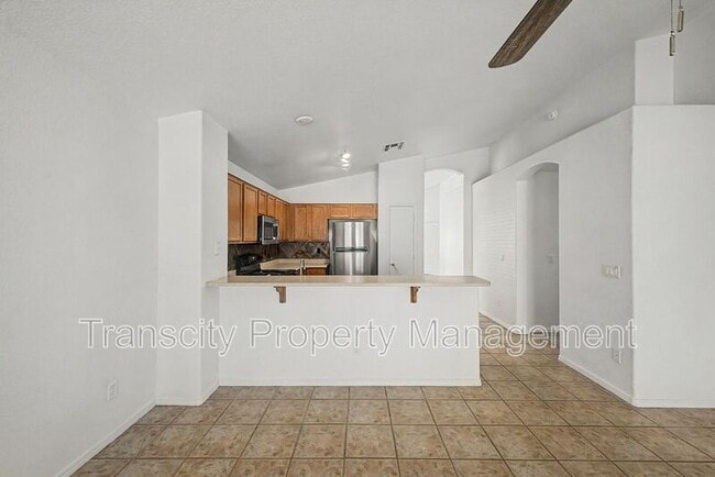 Building Photo - 932 W 19th Ave