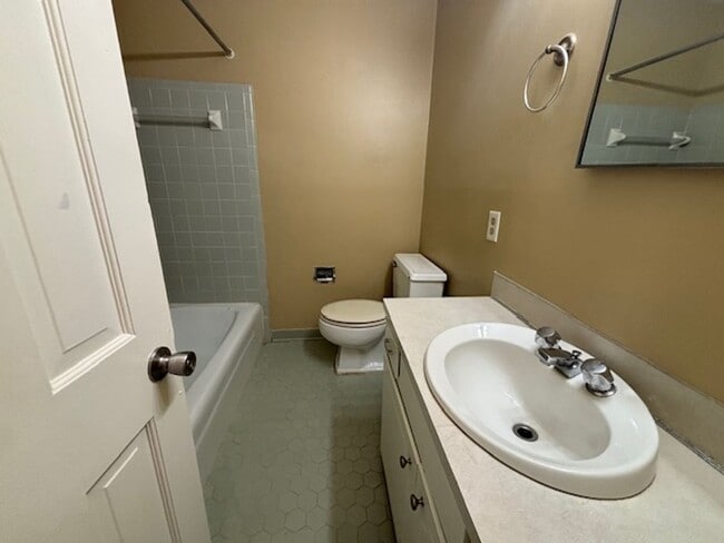 Building Photo - Duplex Unit