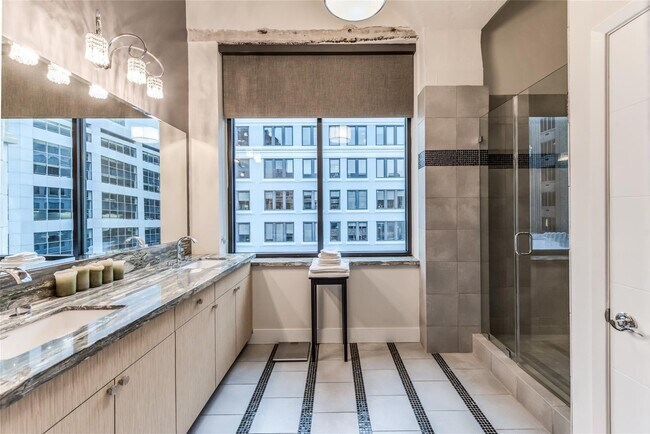 Building Photo - 705 Main St