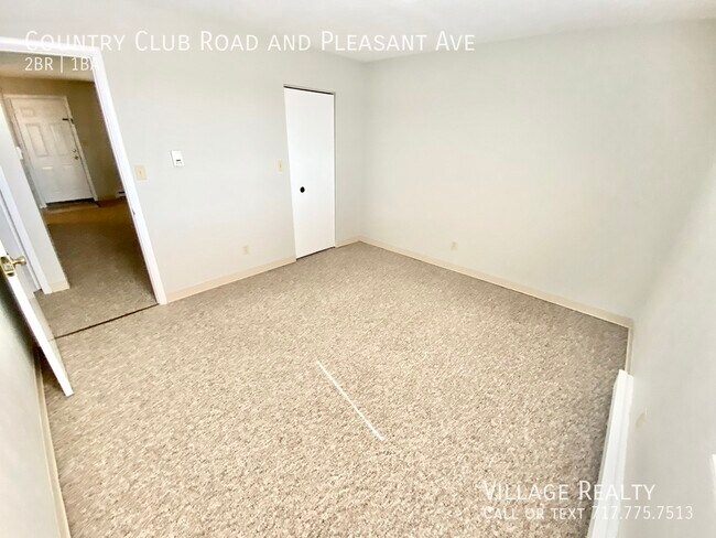 Building Photo - 609 Country Club Rd