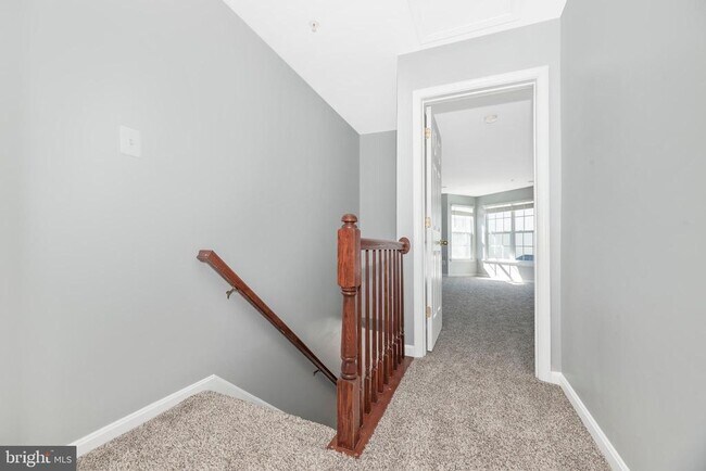 Building Photo - 618 Cawley Dr