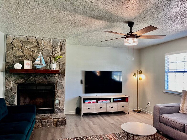 Building Photo - 2775 Bayview Way