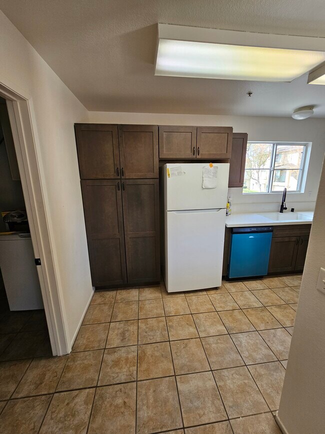 Building Photo - 1050 Harbor Heights Dr