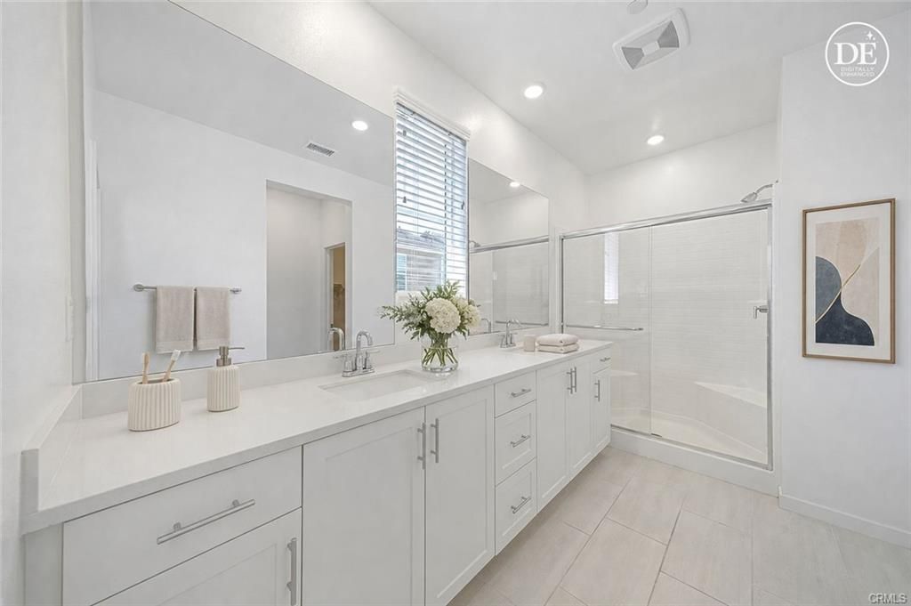 Building Photo - 4041 Pomelo Dr