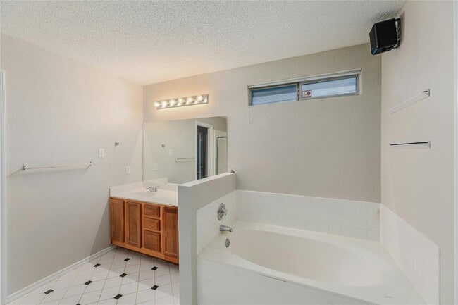 Building Photo - 8129 Hawick Dr