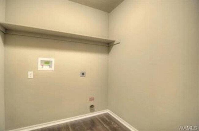 Building Photo - Stylish 4BR/2BA Home with Garage & Privacy Fence