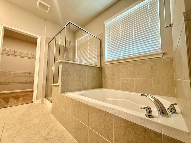 Building Photo - 12930 Lilly Pass