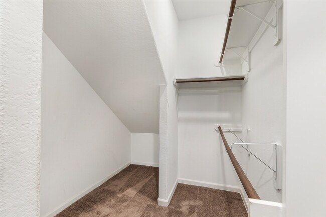 Building Photo - 1650 Chart Dr