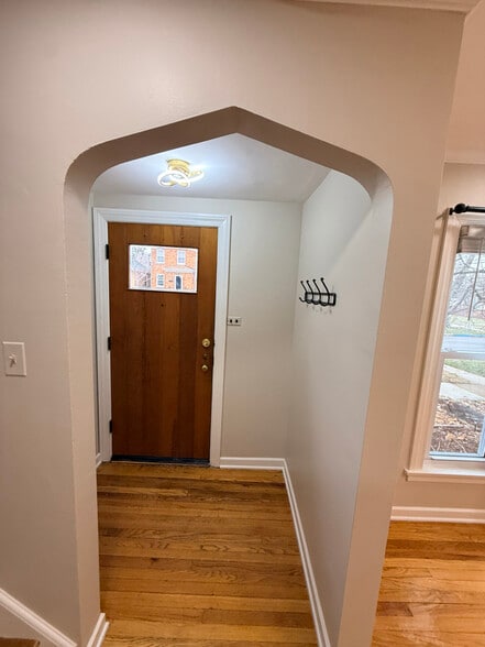 Building Photo - 4144 Park Ave