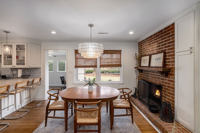 Building Photo - 826 Symmes Dr