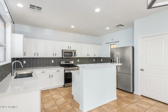 Building Photo - 15315 W Wethersfield Rd