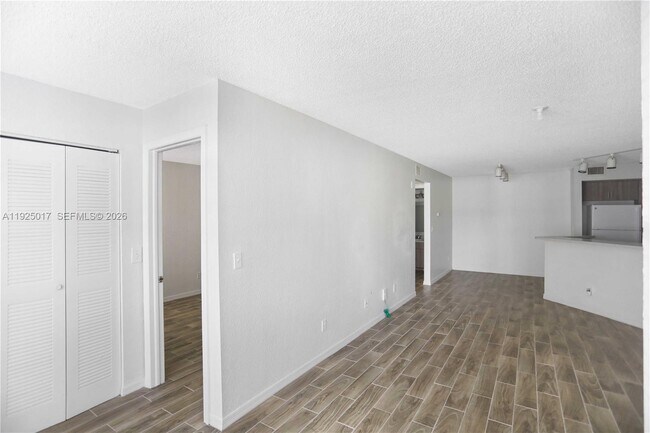 Building Photo - 417 Vista Isles Dr