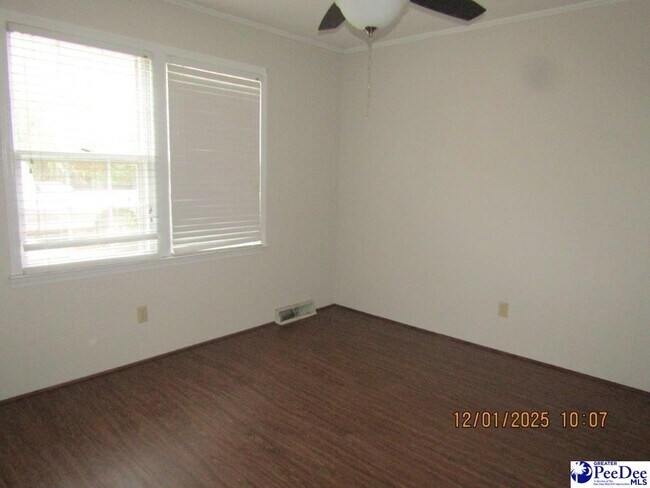 Building Photo - 864 Thunderbird Dr