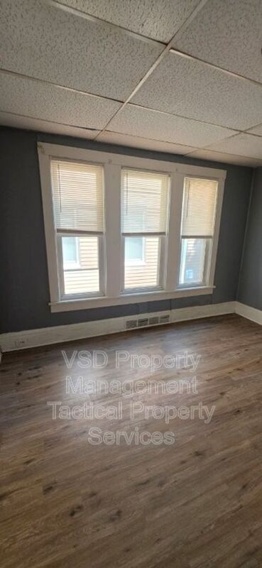 Building Photo - 1583 E 84th St