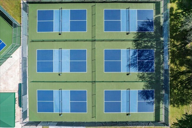 Building Photo - 400 Crosswinds Dr