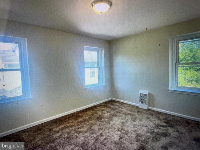 Building Photo - 617 3rd St