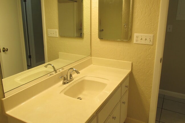 Building Photo - 10789 N Military Trl