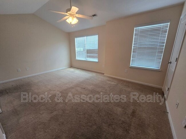 Building Photo - 545 Song Sparrow Ln