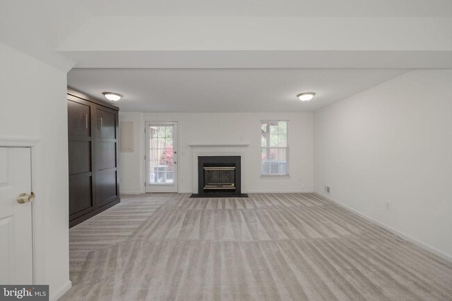 Building Photo - 5223 Dunstable Ln